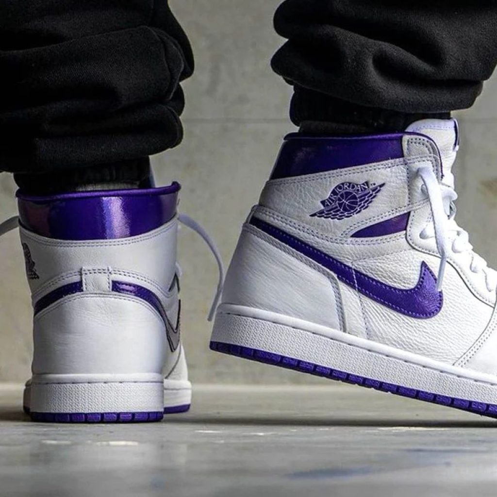 נעלי נייק אייר ג'ורדן Air Jordan 1 High OG sneakers in white and purple